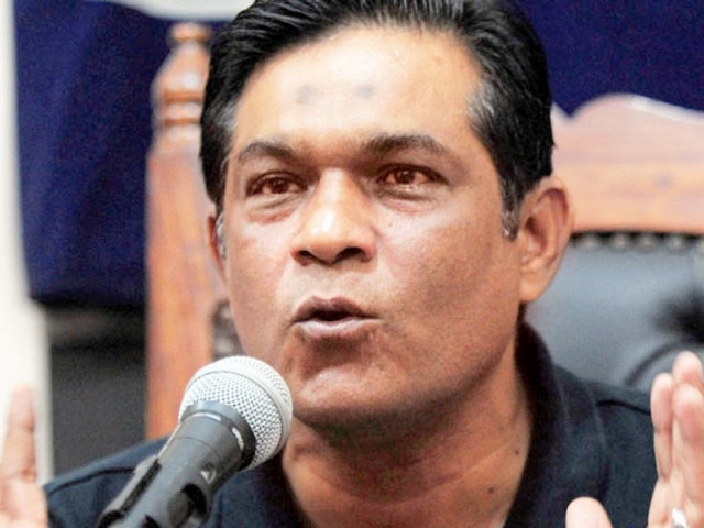 rashid latif backs pakistan s stance on the big three reforms saying financial distribution should be equal for all test playing nations photo afp