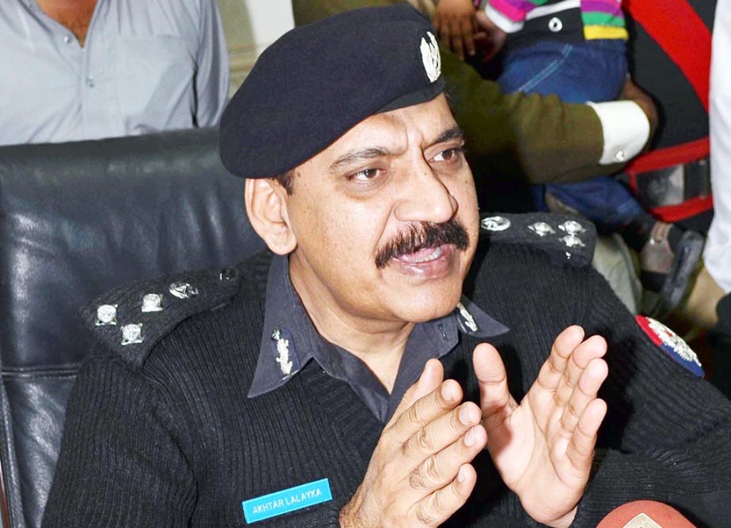 regional police officer umar akhtar hayat lalika photo online