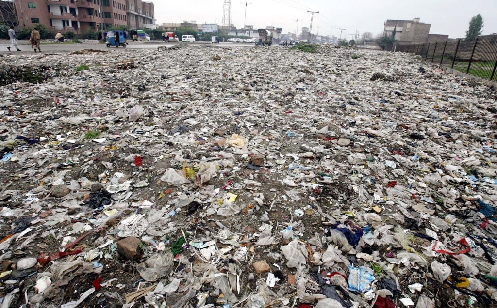 heaps of garbage on ring road peshawar photo ppi