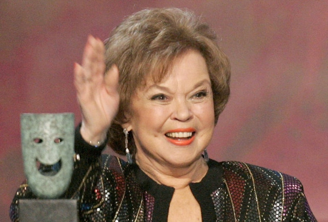 shirley temple black waves as she accepts the screen actors guild life achievement award in 2006 photo reuters shirley temple black waves as she accepts the screen actors guild life achievement award in 2006 photo reuters