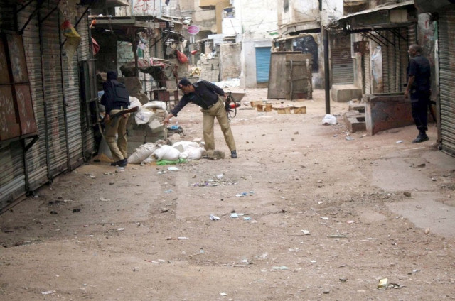 file photo of security officials in lyari photo ppi file photo of security officials in lyari photo ppi