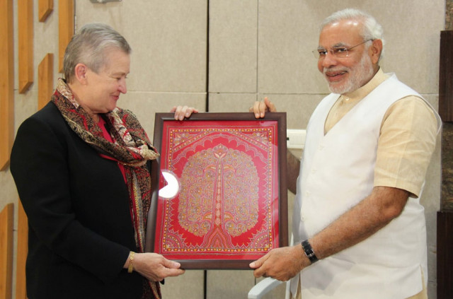 in this handout photograph released by the government of gujarat chief minister of gujarat and bjp prime ministerial candidate narendra modi r poses for a photograph with us ambassador to india nancy powell l as they meet in gandhinagar in western gujarat state photo afp in this handout photograph released by the government of gujarat chief minister of gujarat and bjp prime ministerial candidate narendra modi r poses for a photograph with us ambassador to india nancy powell l as they meet in gandhinagar in western gujarat state photo afp