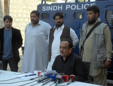 police arrest three suspects in karachi raids