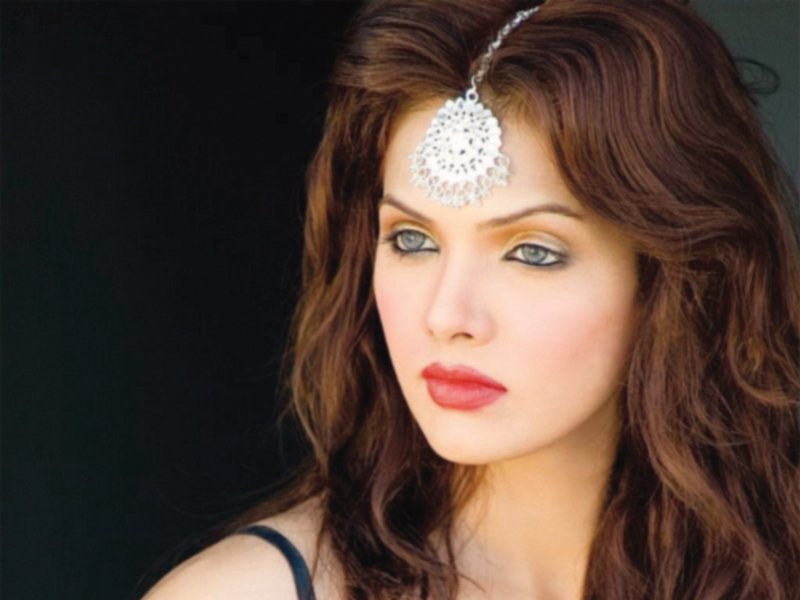 sara loren formerly known as mona lizza has signed up for playing the female lead against taaha shah in barkhaa