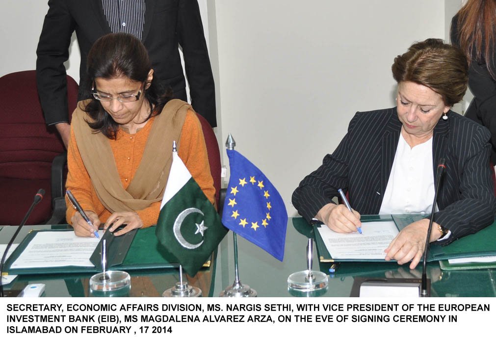 nargis sethi secretary economic affairs division ead and magdalena alvarez arza vice president of the european investment bank eib signing the loan agreement on february 17 2014 photo pid