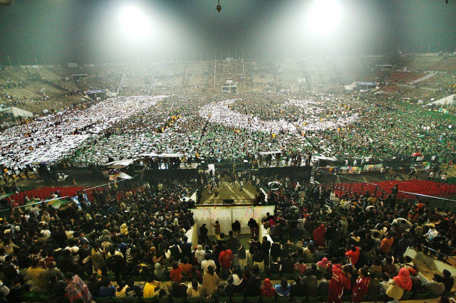 29 040 people formed the world s largest human flag at the national hockey stadium photo abid nawaz