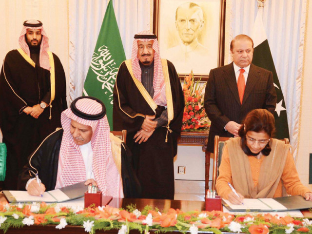 premier nawaz and the saudi crown prince witness the agreement signing ceremony photo pid premier nawaz and the saudi crown prince witness the agreement signing ceremony photo pid