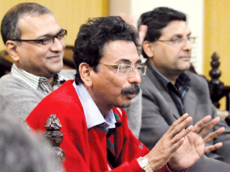 kolkata press club members interact with mediapersons at national press club photo muhammad javaid