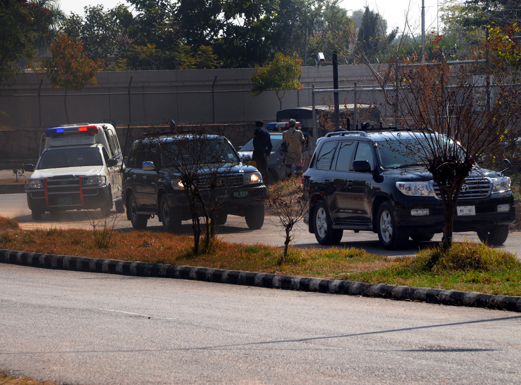 general rtd pervez musharraf 039 s convoy on its way to special court on february 18 2014 photo express waseem nazir