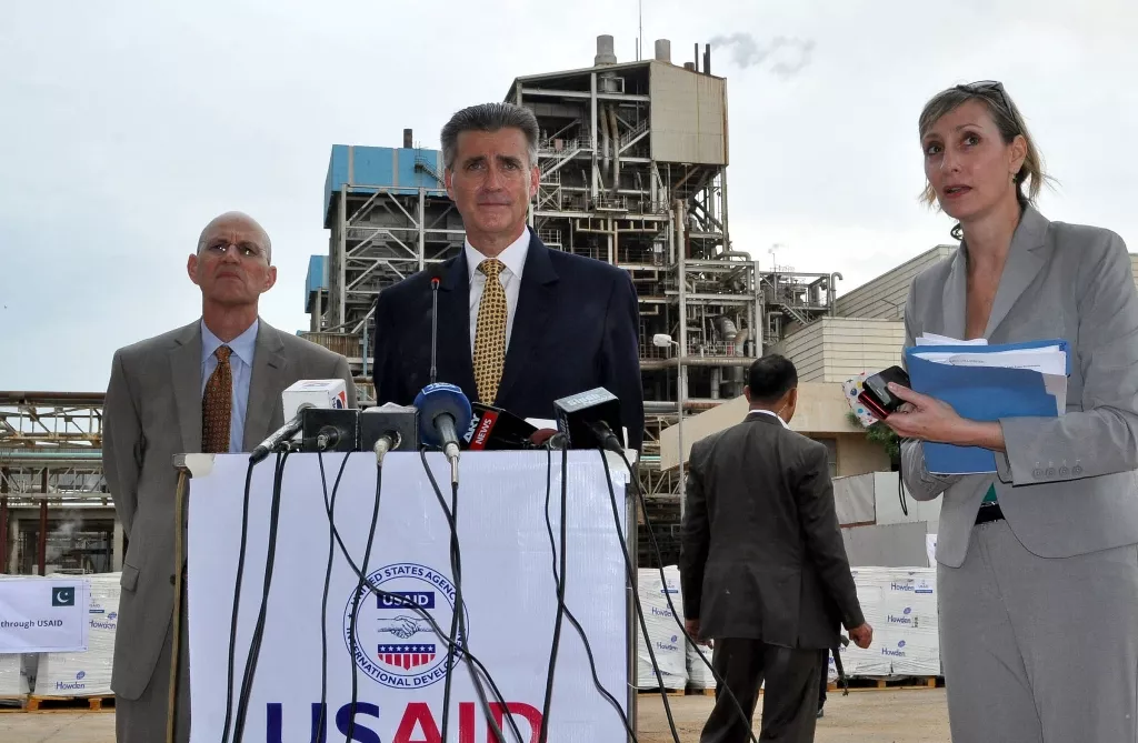richard olson us ambassador in pakistan talking to media after visiting jamshoro thermal power house in hyderabad photo adeel ahmed richard olson us ambassador in pakistan talking to media after visiting jamshoro thermal power house in hyderabad photo adeel ahmed