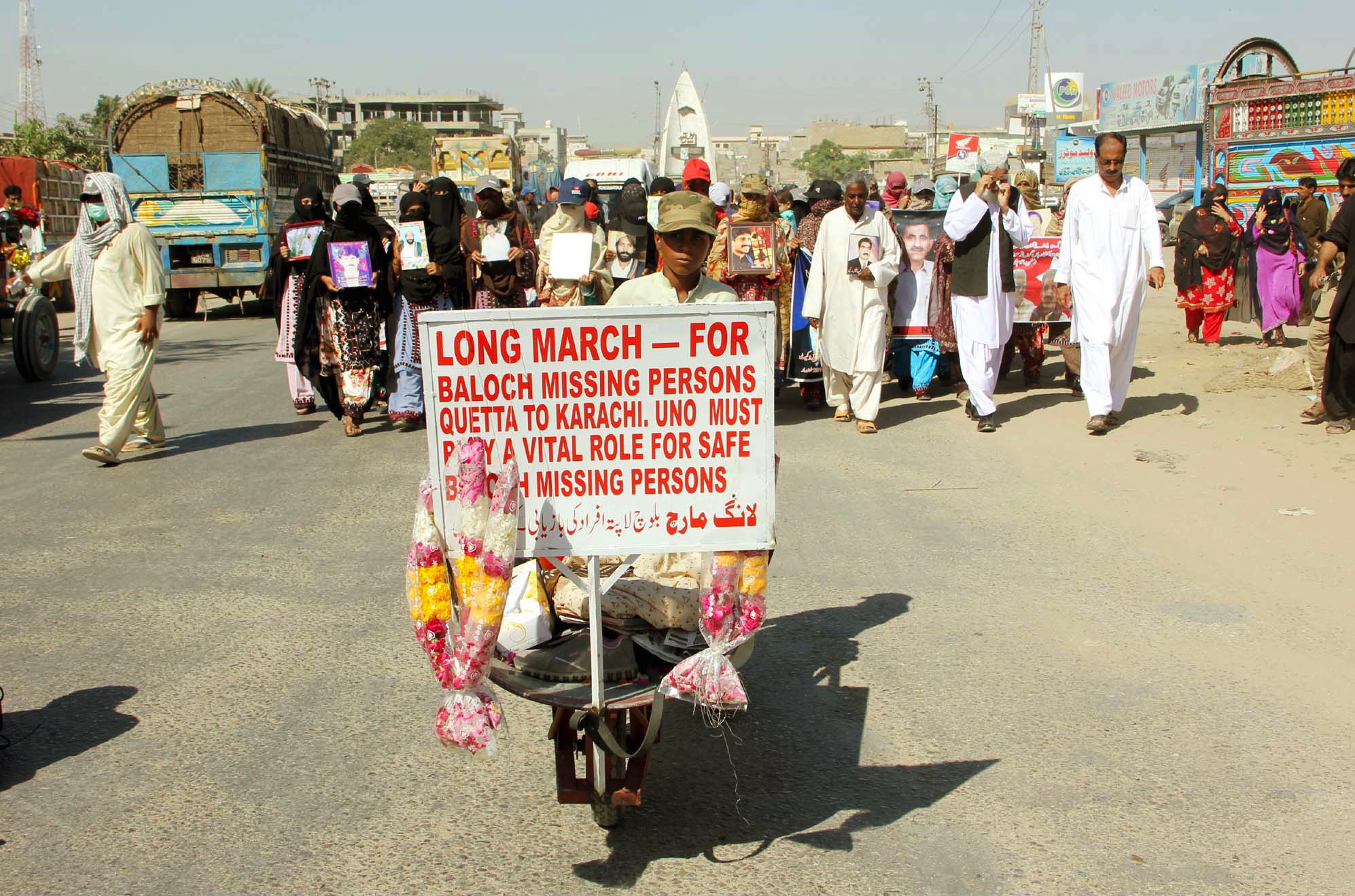 relatives of missing persons pass through a road during long march rally 21 11 2013 photo ppi