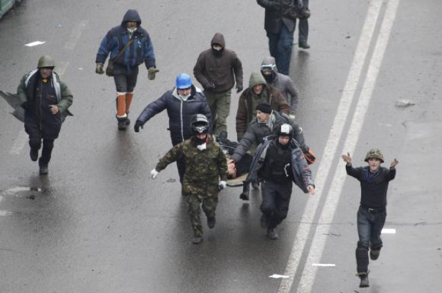 anti government protesters run with an injured man on a stretcher in independence square in kiev february 20 2014 photo reuters anti government protesters run with an injured man on a stretcher in independence square in kiev february 20 2014 photo reuters