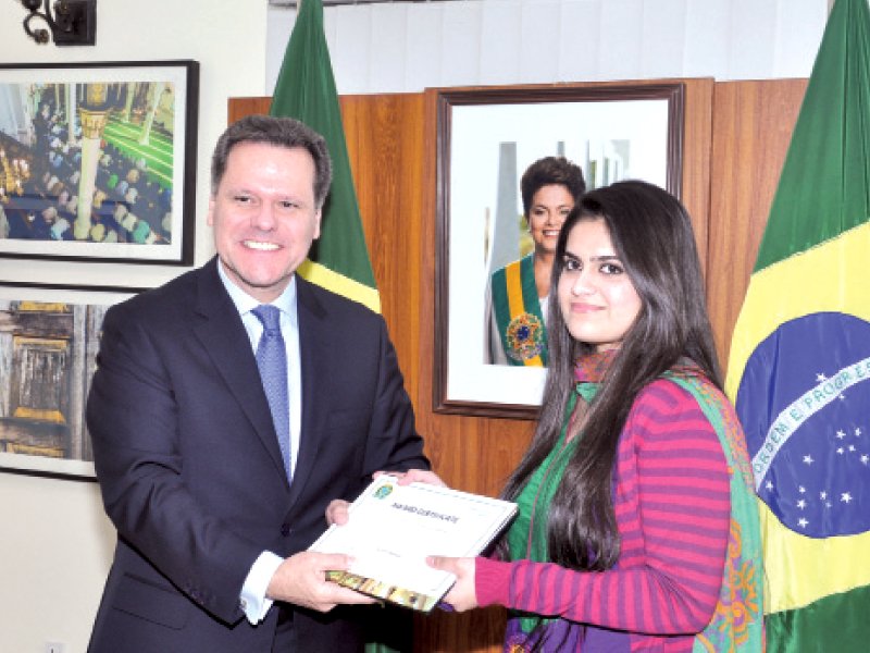 brazilian ambassador alfredo leoni gives certificate to a winner photo express