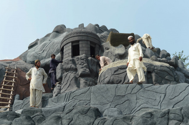 file photo of pakistani labourers in rawalpindi photo farooq naeem file photo of pakistani labourers in rawalpindi photo farooq naeem