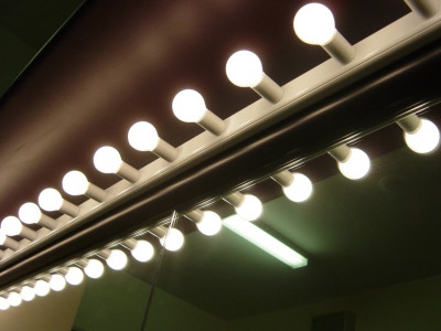 adjust room light to win clients love