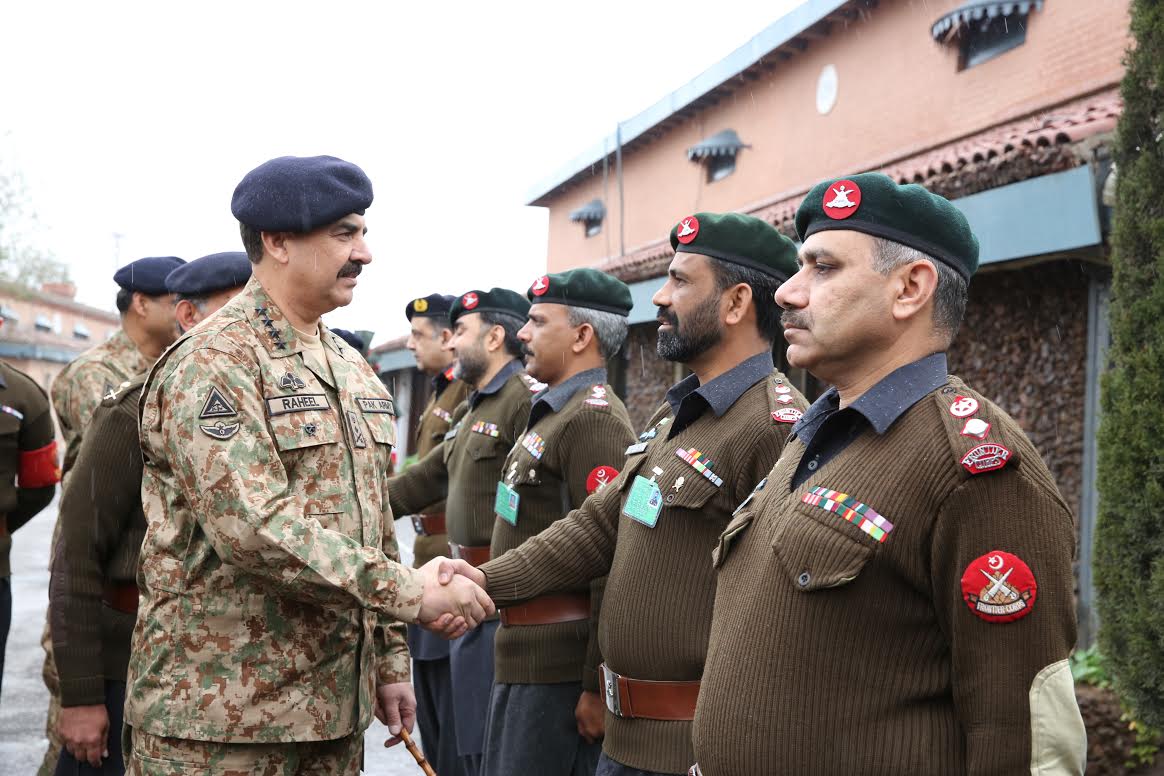 chief of army staff general raheel sharif interacting with frontier corps officers during his visit to headquarters frontier corps kp on fenruary 21 2014 photo ispr