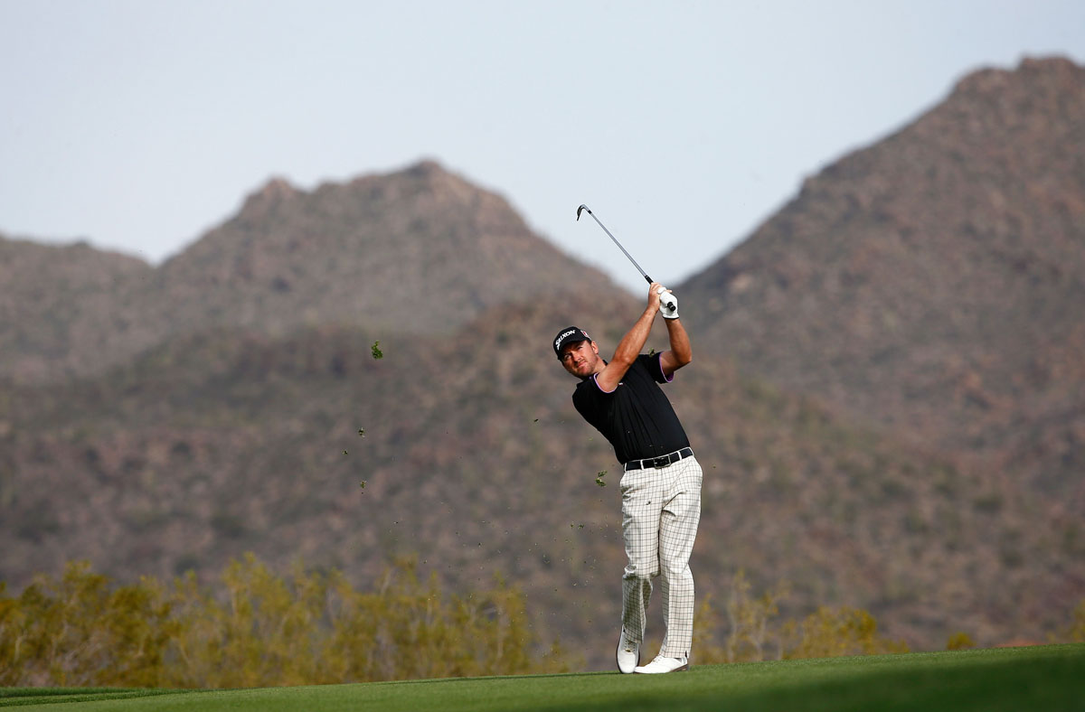 graeme mcdowell of northern ireland plays a shot on the 19th hole during the third round of the world golf championships   accenture match play championship at the golf club at dove mountain on february 21 2014 in marana arizona photo afp