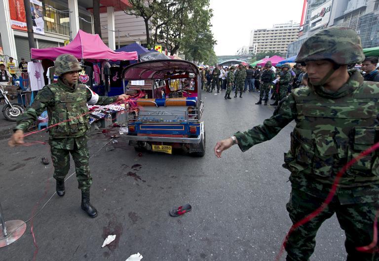 thai soldiers cordon off the site of bomb blast near an anti government rally in bangkok on fenruary 23 2014 photo afp