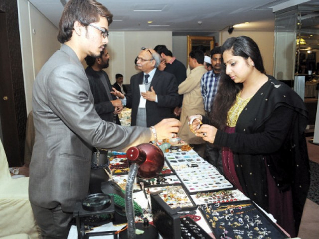 visitors look for jewels at a stall photo express visitors look for jewels at a stall photo express