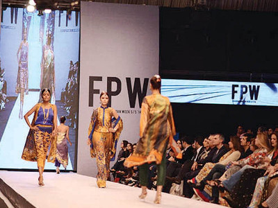 gul ahmed showcases limited edition collection at fashion pakistan week 6