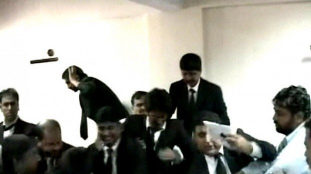 lawyers attacked the sp in ssp office in islamabad lawyers attacked the sp in ssp office in islamabad
