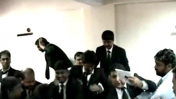 lawyers attacked the sp in ssp office in islamabad