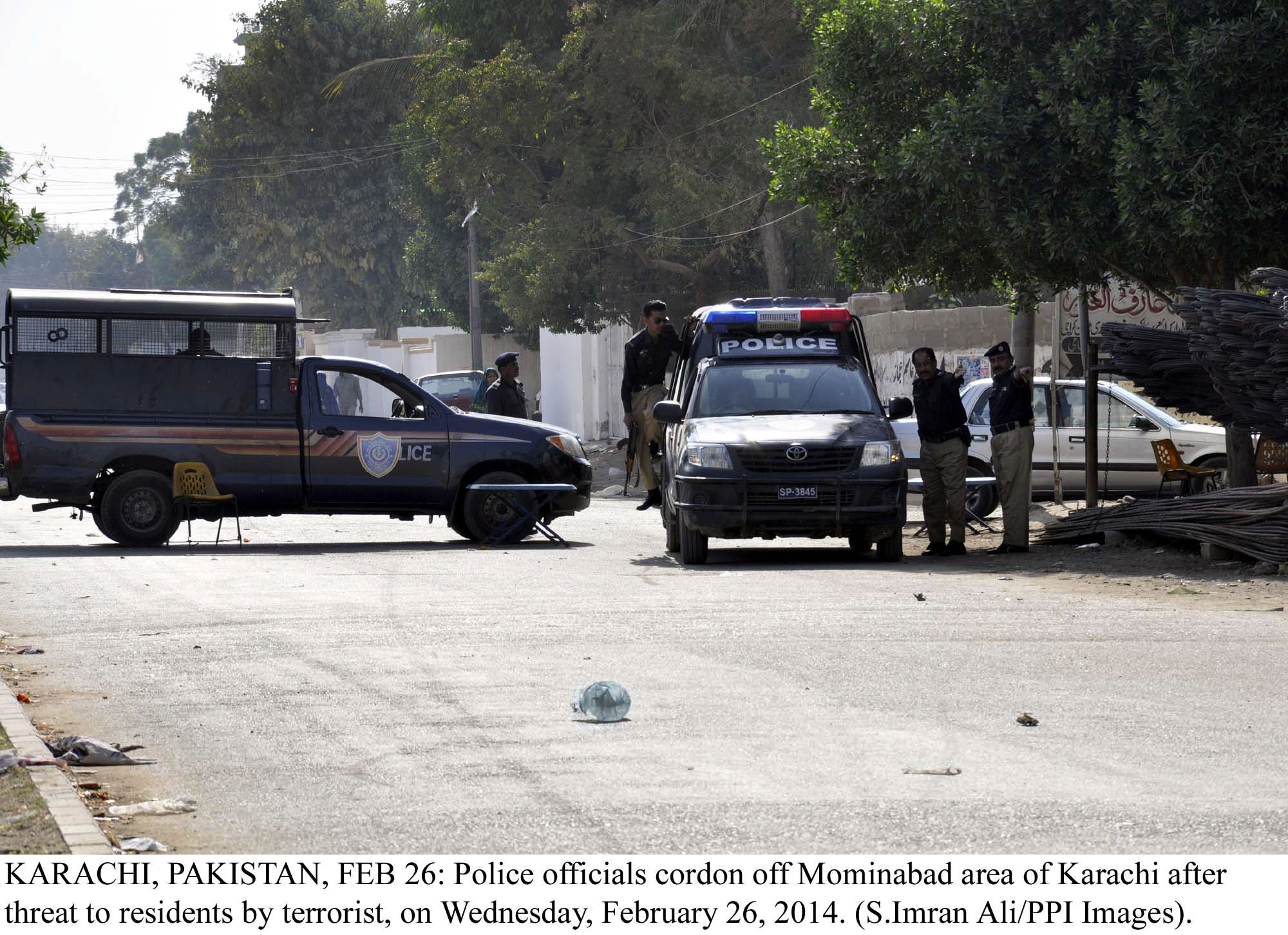 police officials take positions in mominabad area of karachi on wednesday after receiving a threat photo ppi