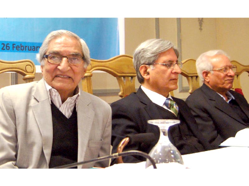 munnoo bhai aitezaz ahsan and prof fateh muhammad malik at a ceremony held in honour of the wordsmith photo express