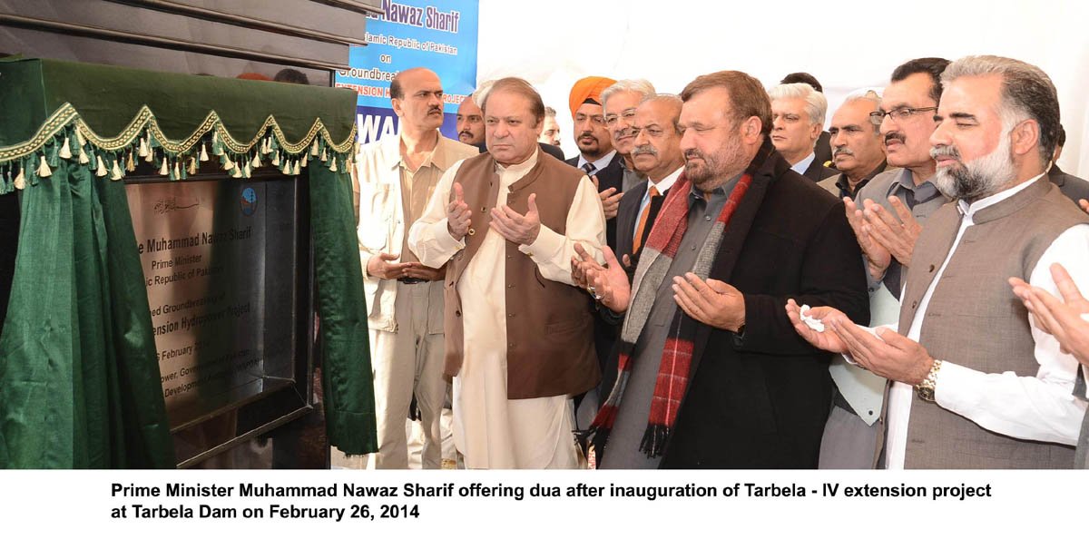 prime minister nawaz sharif offering dua after inaugurating the tarbela iv extension on february 26 2014 photo pid