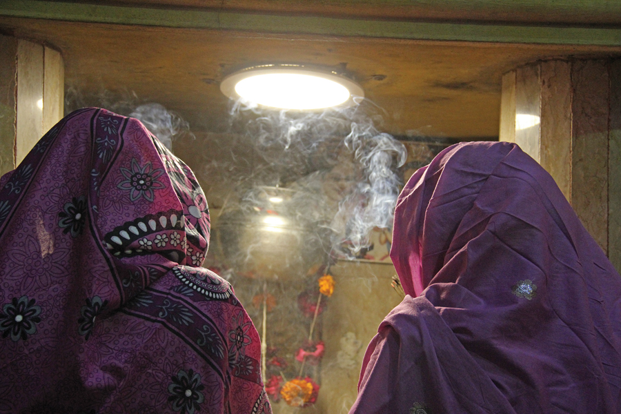 two hindu women offer prayers to lord shiva at the swami narayan mandir on thursday on the occasion of maha shivratri photo ayesha mir express