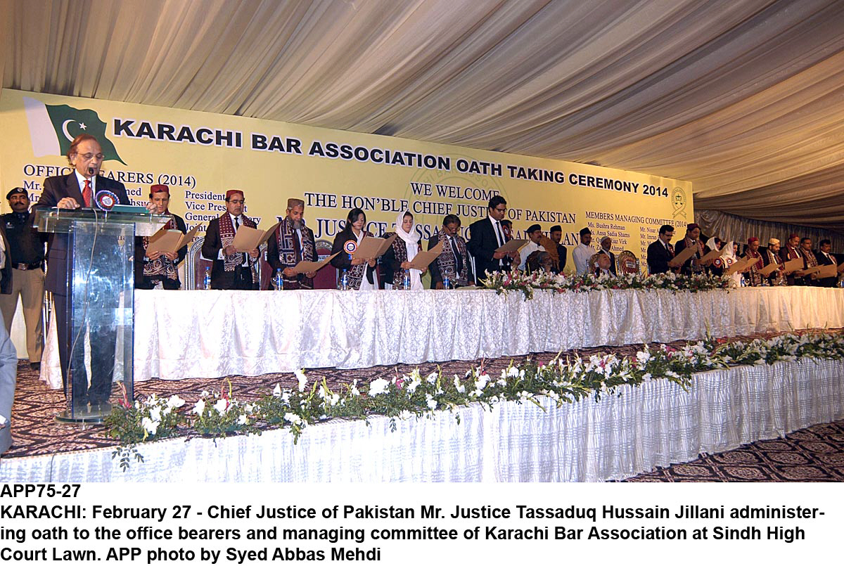 chief justice of pakistan tassaduq hussain jillani admnistering oath to the office bearers of karachi bar association photo app