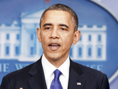 obama warns kremlin of costs as several hundred pro russian troops storm crimea