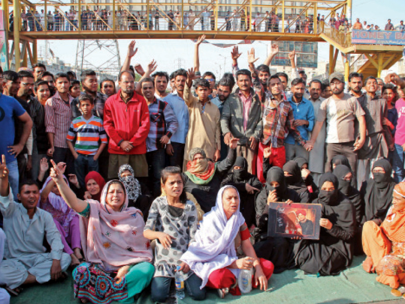 family and hundreds of other people protested against zeeshan s extrajudicial killing outside the new karachi police station as well as in nagan chowrangi on saturday photo ppi