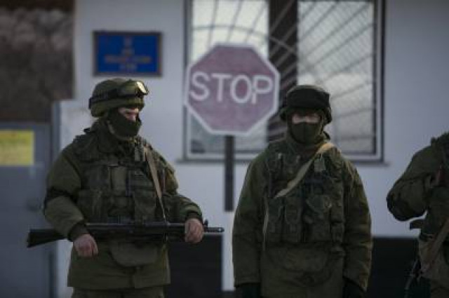 military personnel believed to be russian servicemen walk outside the territory of a ukrainian military unit in the village of perevalnoye march 3 2014 photo reuters military personnel believed to be russian servicemen walk outside the territory of a ukrainian military unit in the village of perevalnoye march 3 2014 photo reuters