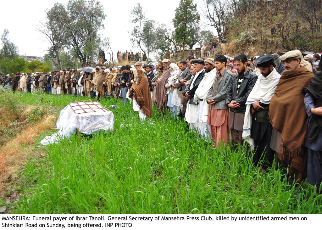 people offering funeral prayers of ibrar tanoli the general secretary of mansehra press club photo inp