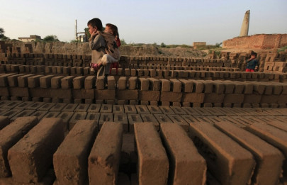 rally brick kiln workers demand fair wage