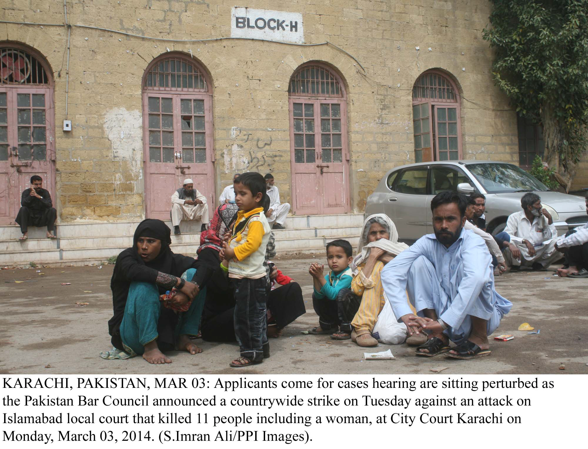 a family waits outside a closed block h of the city court after the pakistan bar council announced a country wide strike in wake of attacks in islamabad lower courts on monday photo ppi