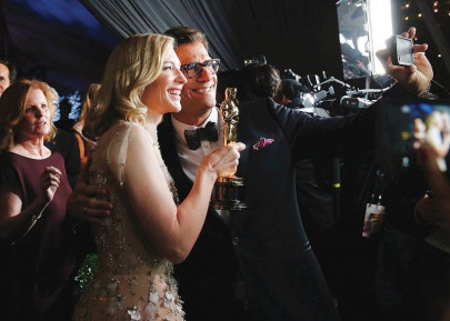 oscar victors hit governor s ball oscar victors hit governor s ball