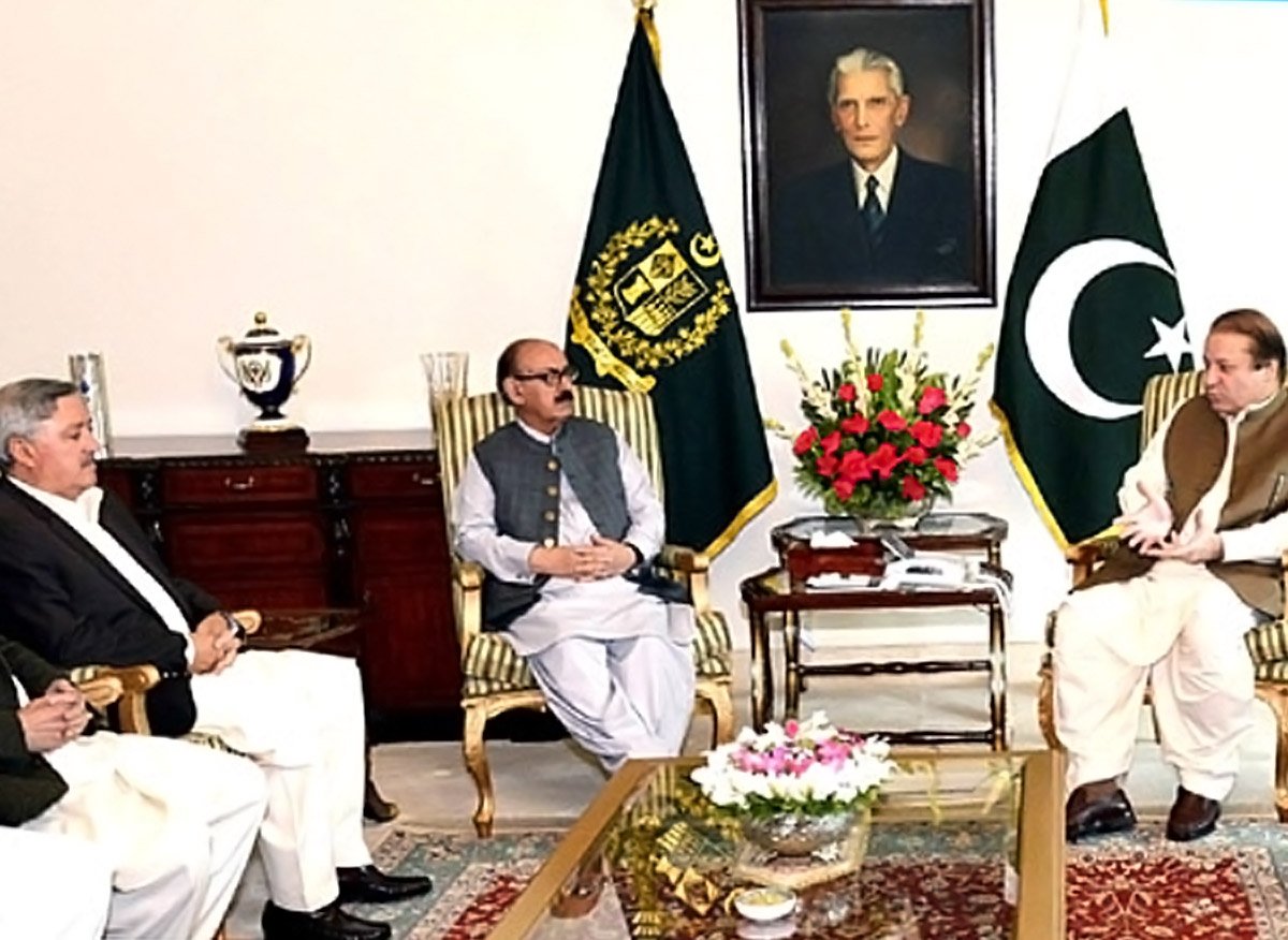 prime minister nawaz sharif r in a meeting with the dialogue committee including irfan siddiqui c among other members photo pid