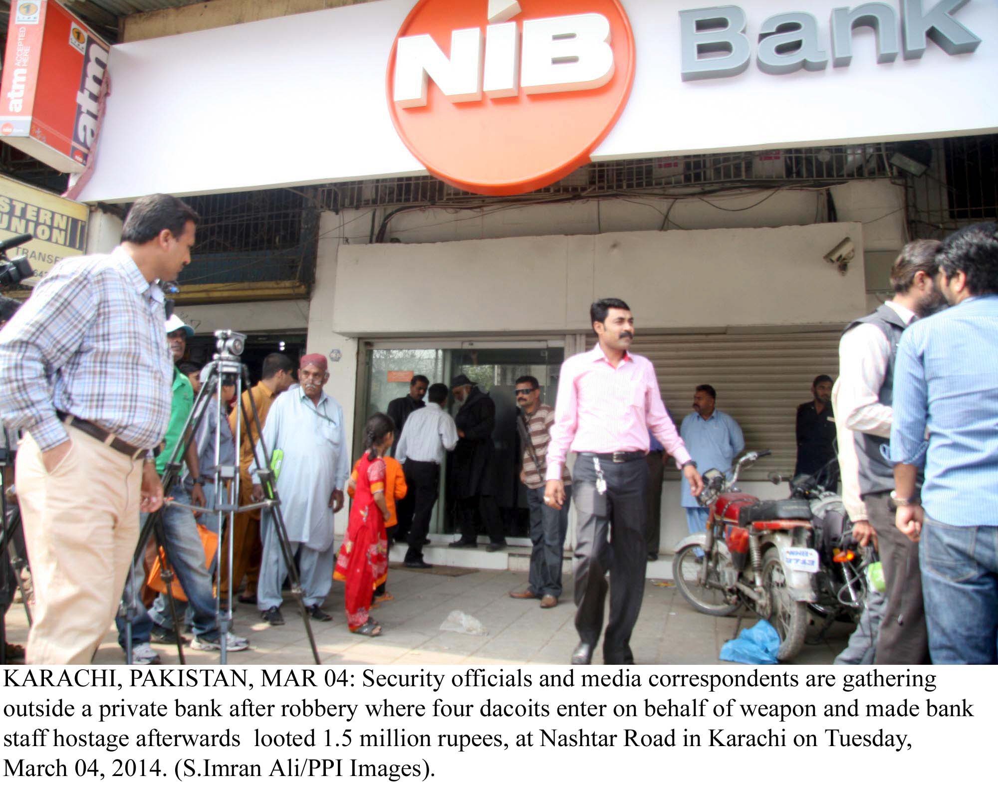 customers law enforcers and bank workers gather outside the nib bank branch which became only the latest bank to be robbed on tuesday photo ppi