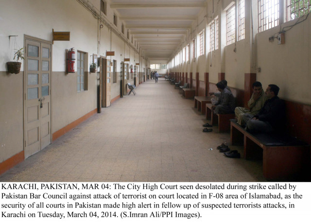 the city courts bear a deserted look on tuesday after lawyers boycotted proceedings over the deadly attack in islamabad on tuesday photo ppi the city courts bear a deserted look on tuesday after lawyers boycotted proceedings over the deadly attack in islamabad on tuesday photo ppi