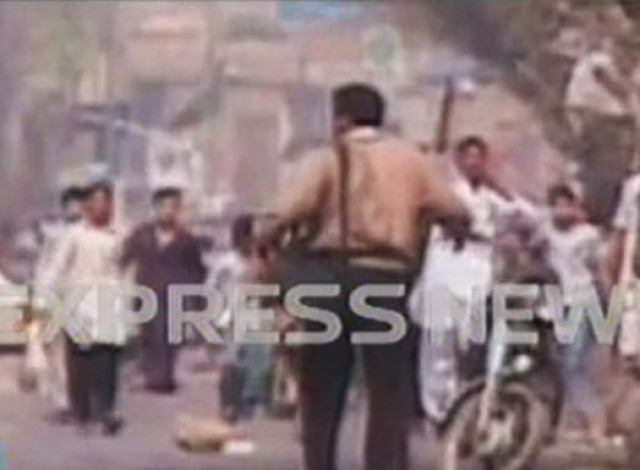 lasbela gurumandir road blocked for traffic police resort to aerial firing to disperse protesters screengrab express lasbela gurumandir road blocked for traffic police resort to aerial firing to disperse protesters screengrab express