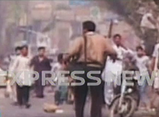 lasbela gurumandir road blocked for traffic police resort to aerial firing to disperse protesters screengrab express