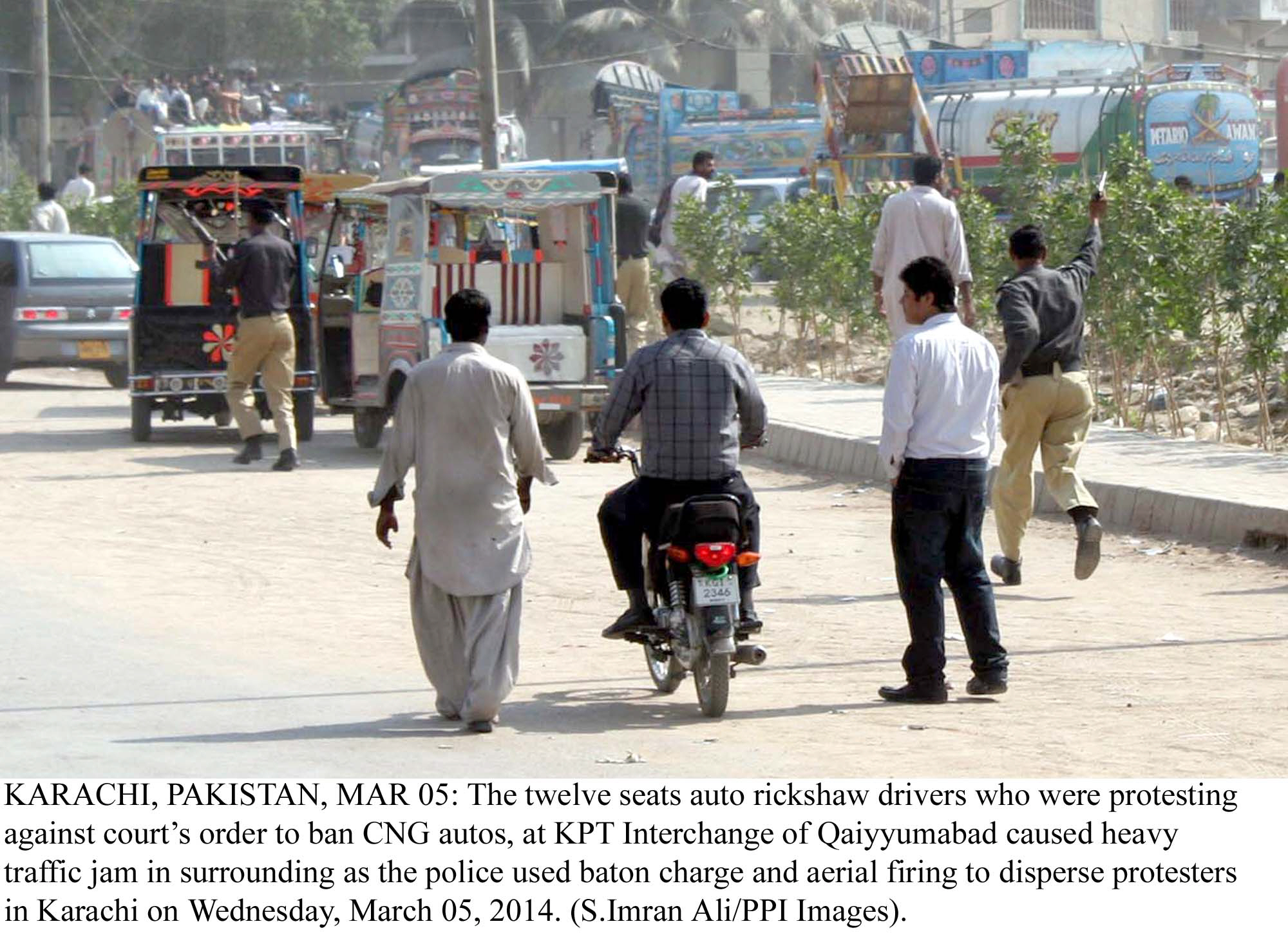 police officials chase drivers of the six and nine seater qingqi rickshaws during their protest on wednesday photo ppi