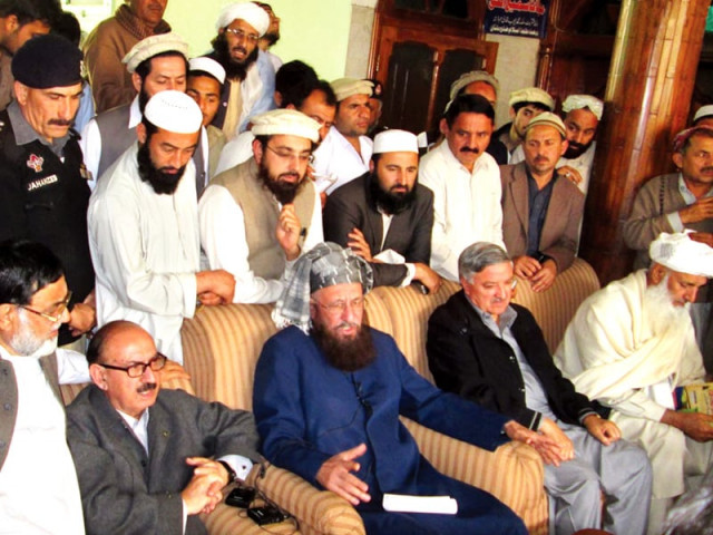 maulana samiul haq and irfan siddiqui speak to journalists after their meeting in akora khattak photo online maulana samiul haq and irfan siddiqui speak to journalists after their meeting in akora khattak photo online