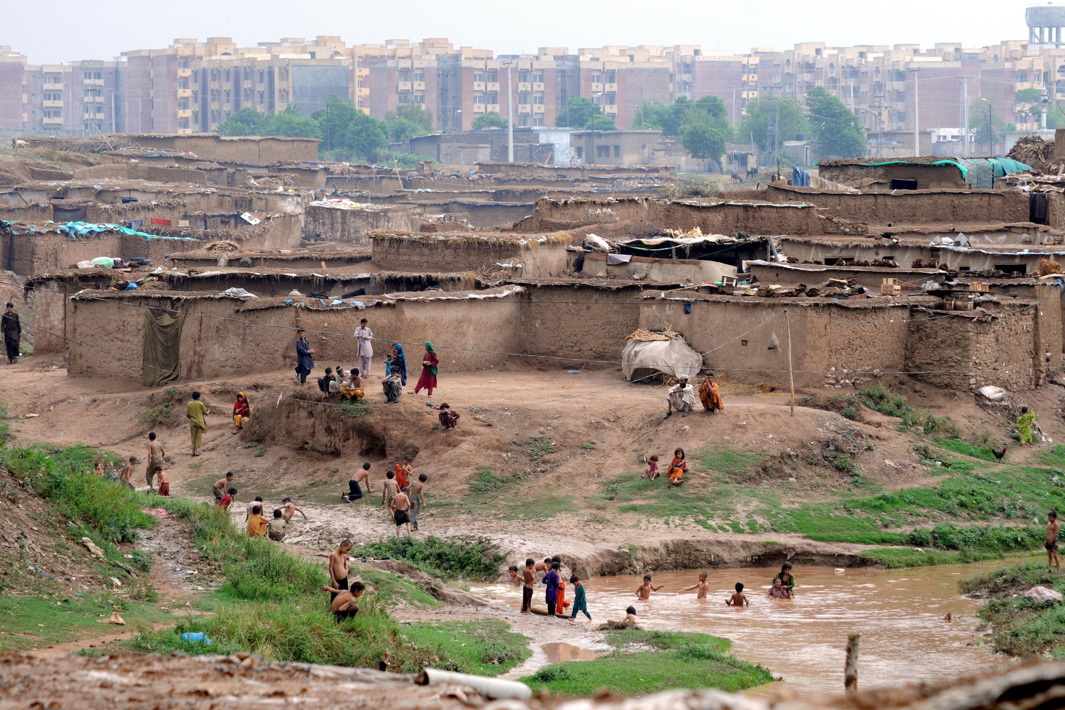 over 80 000 people living in capital s katchi abadis says report photo express qazi usman