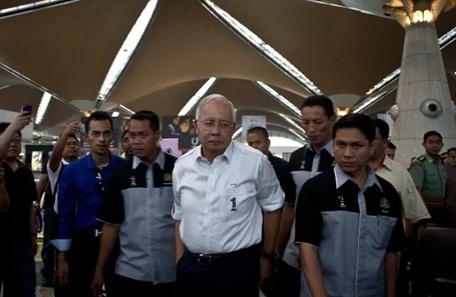 malaysian prime minister najib razak c arrives to meet family members of missing passengers at the reception centre at kuala lumpur international airport on march 8 2014 photo afp malaysian prime minister najib razak c arrives to meet family members of missing passengers at the reception centre at kuala lumpur international airport on march 8 2014 photo afp