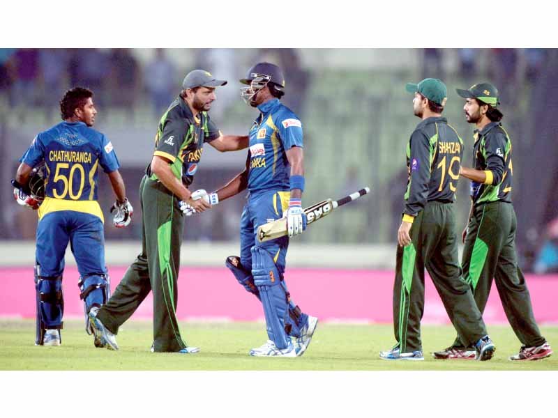 sri lankan captain angelo mathews shakes hands with shahid afridi after his side won the asia cup final in dhaka photo afp