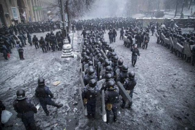 riot police and interior ministry members stand in formation during clashes with pro european protesters in kiev photo reuters riot police and interior ministry members stand in formation during clashes with pro european protesters in kiev photo reuters