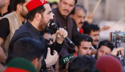 afridi awaits imran s signal for islamabad move